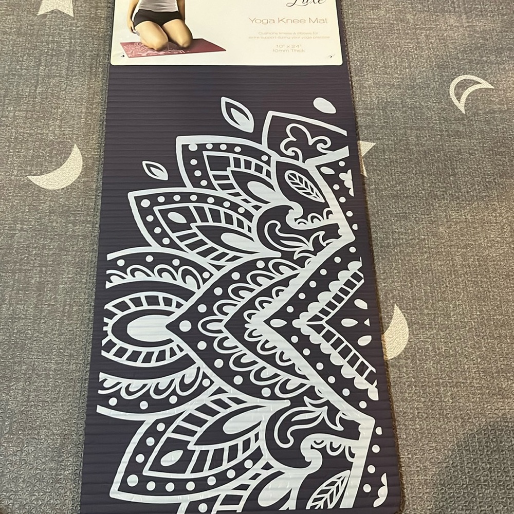Dark purple Yoga Knee Mat NEW